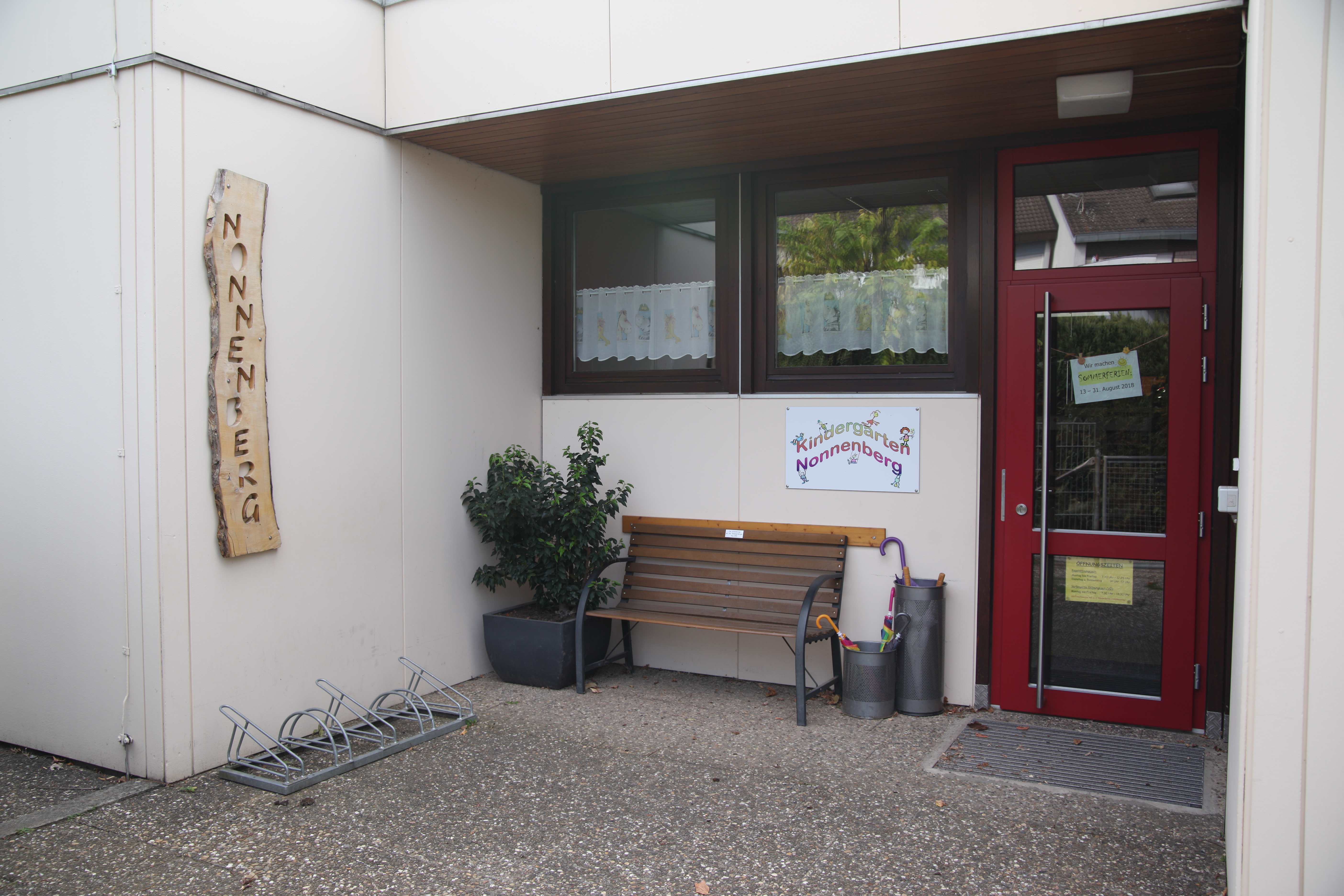                                                     Foto: Eingangsbereich des Kindergarten Nonnenberg                                    