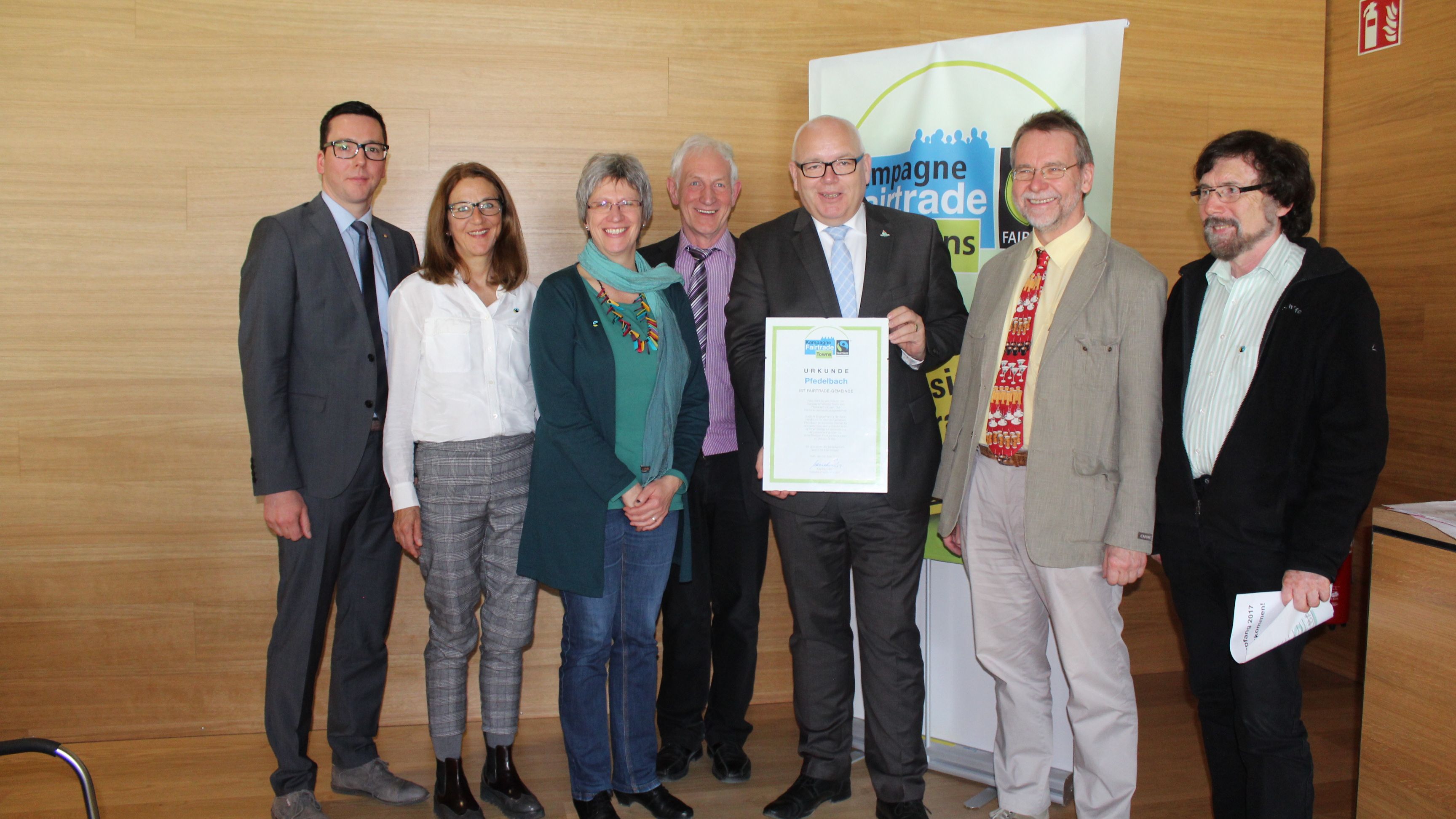  Urkunde „Fairtrade Gemeinde Pfedelbach“ 